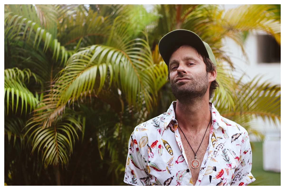 Jonny Guy - Artiste - Musicien | Indie tropical avec une touche de reggae et une pincée de rock. Jonny Guy - Artiste - Musicien | Indie tropical avec une touche de reggae et une pointe de rock.