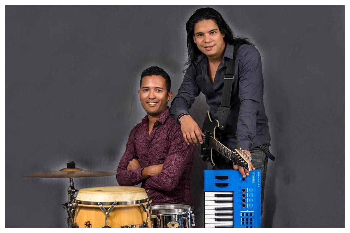 Alfredo & Johnny - 70's, 80s, 90s, Rock, Acoustique, Latin et Party Alfredo & Johnny - 70's, 80s, 90s, Rock, Acoustique, Latin et Party