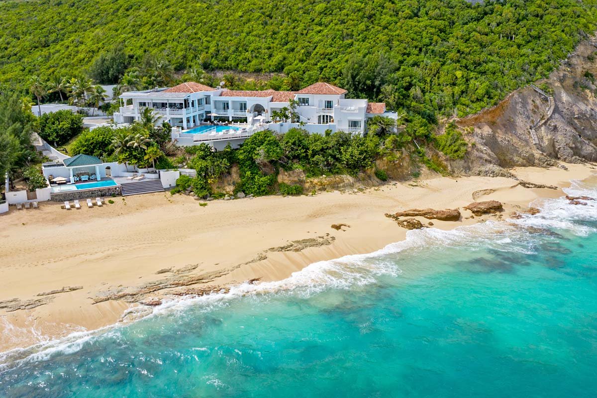 Villa L'Oasis beachfront with sun loungers, shaded gazebo, and direct access to Baie Rouge Beach, Terres Basses, St. Martin