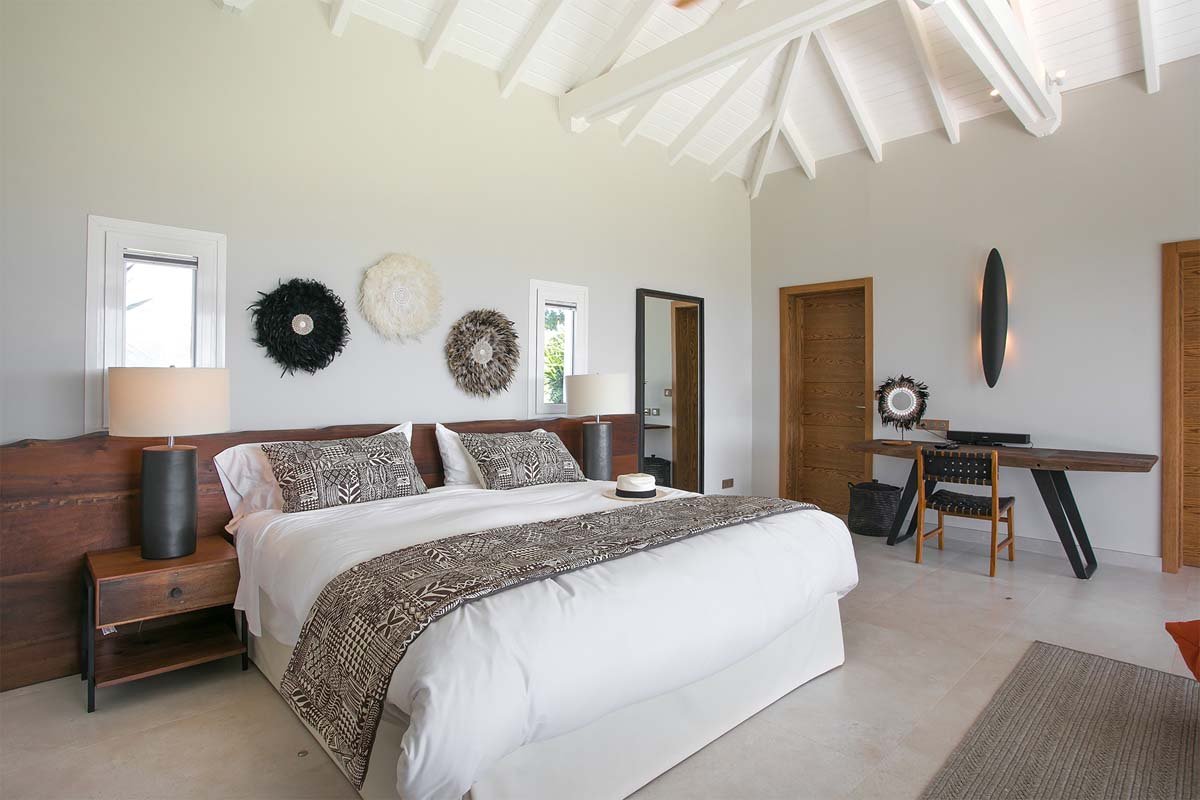Villa Avanti Bedroom 2, Terres Basses, St. Martin – king-size bed with en-suite bathroom.