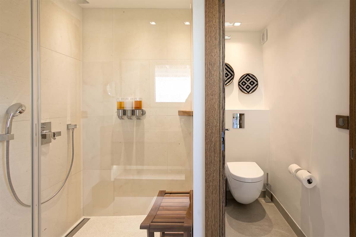 Villa Avanti Bathroom 2, Terres Basses, St. Martin – king bed, en-suite bath