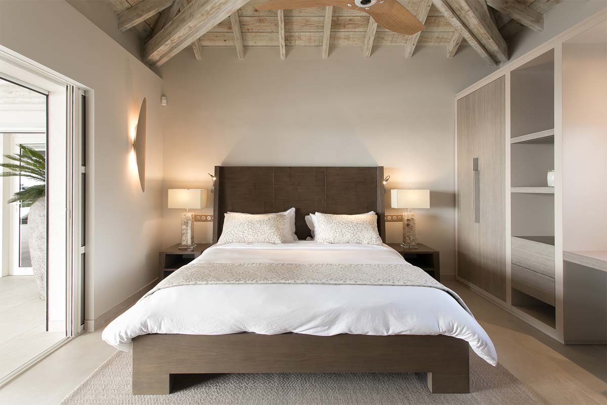 Villa Avanti St. Martin Bedroom 5 with king-size bed and en-suite bathroom.