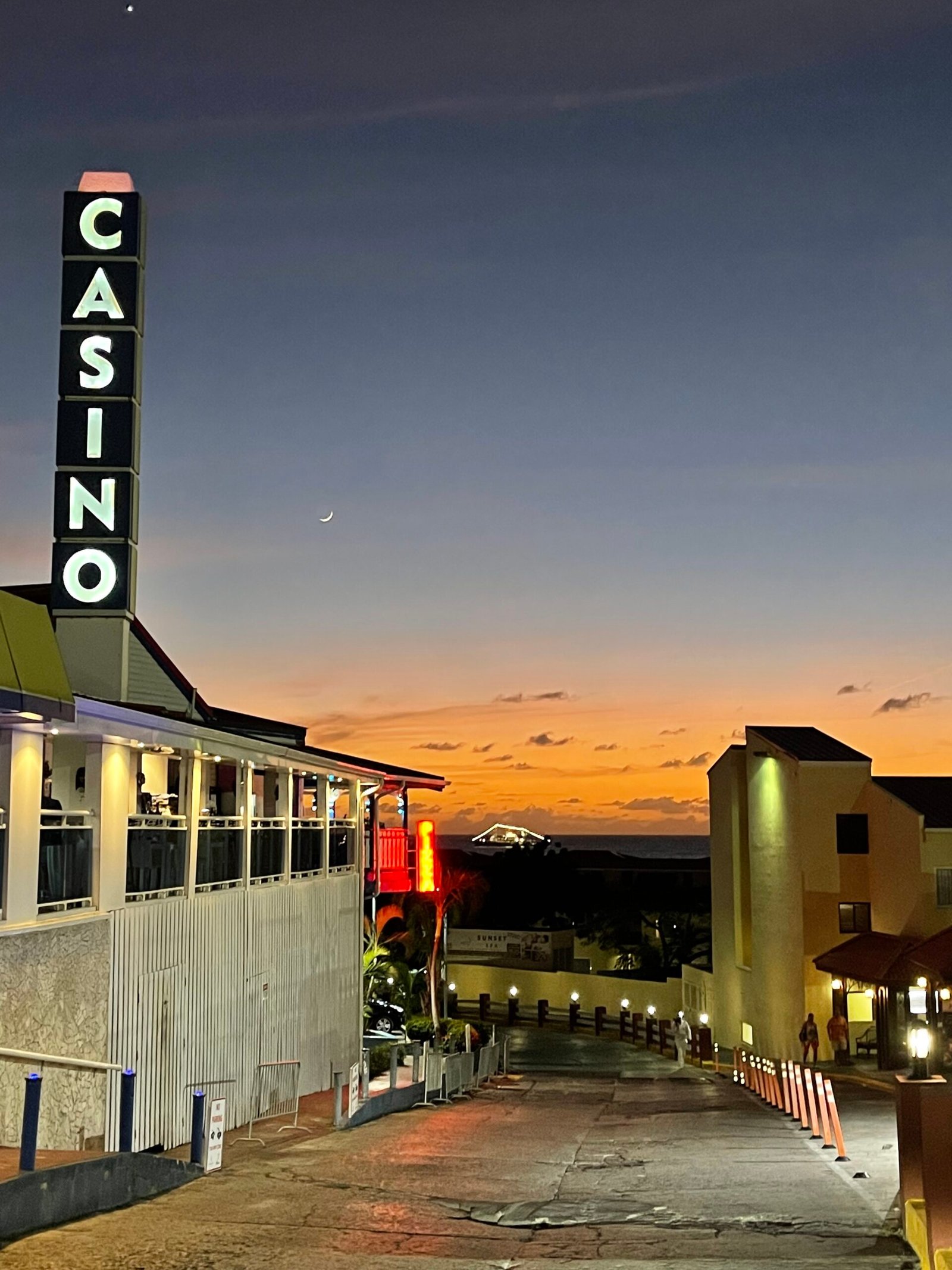 “Experience the Thrills of Hollywood Casino in Pelican – Play Table Games, Poker, Roulette, and Slot Machines” Hollywood Casino in Pelican - Table games, Poker, Roulette, Slot machines