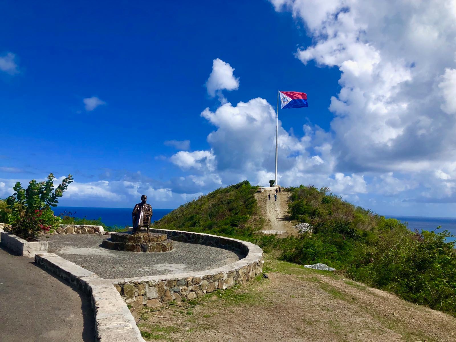 Bell Lookout point – Cole Bay Hill Bell Lookout point - Cole Bay Hill - Wonderful views over Simpson Bay, Indigo and our neighboring islands Saba, Statia, St Kitts and Anguilla