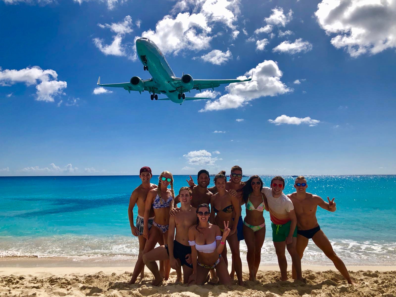 “Maho Beach Plane Spotting in St. Maarten – Witness the Spectacular Aircraft Landings Up Close” Maho Beach - Planespotting paradise - Picture with plane