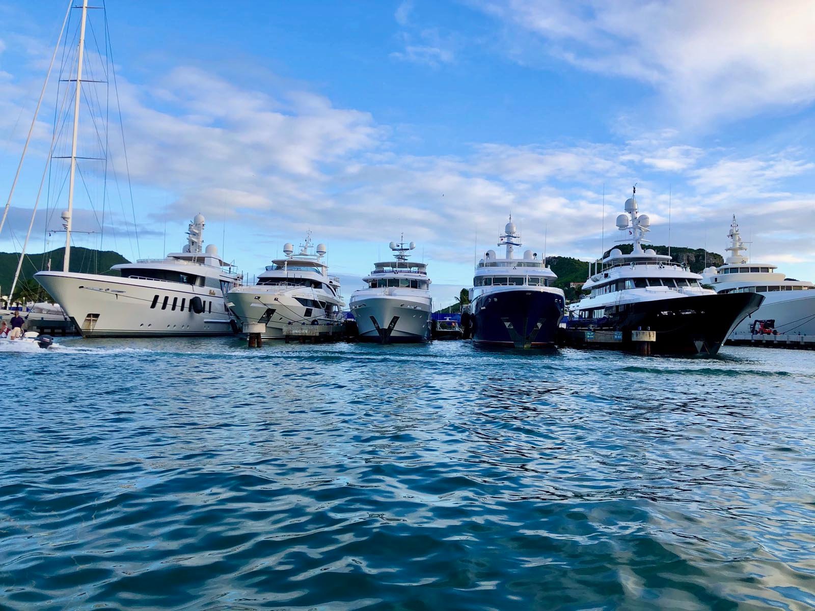 “Discover the Tranquil Beauty of Simpson Bay Lagoon: A Paradise for Water Enthusiasts” Simpson Bay Lagoon - Most Extravagant Mega and Super Yachts from up close!