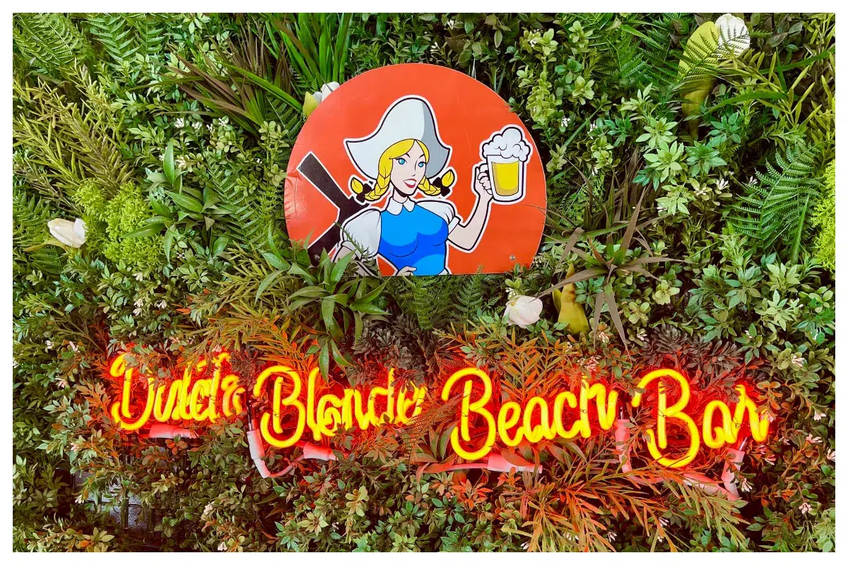 Dutch Blonde Beach Bar - Dutch Pancake House, Windmill and Beergarden on the Boardwalk Philipsburg I