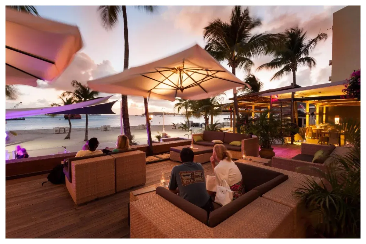 Holland House, Ocean Lounge, Night Ambiance