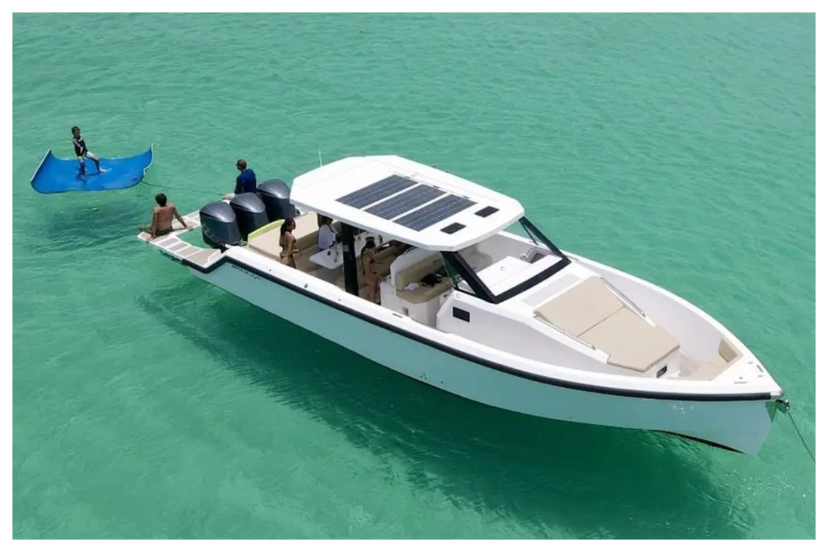 DONZI ZF 37ft specifications: - Center Console Boat - 3 x 300 hp Mercury - Fast, safe & comfortable +++ - Maximum 16 Guests - J&L audio marine system - Bluetooth music connection - WIFI connection - Fresh water shower