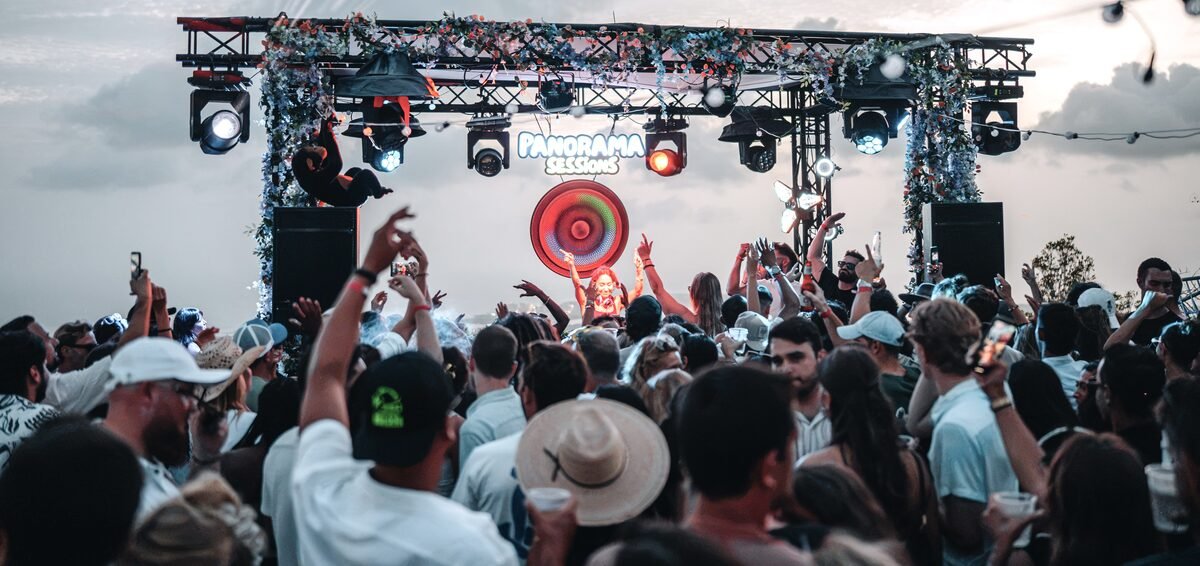 Panorama Sessions DJ and crowd